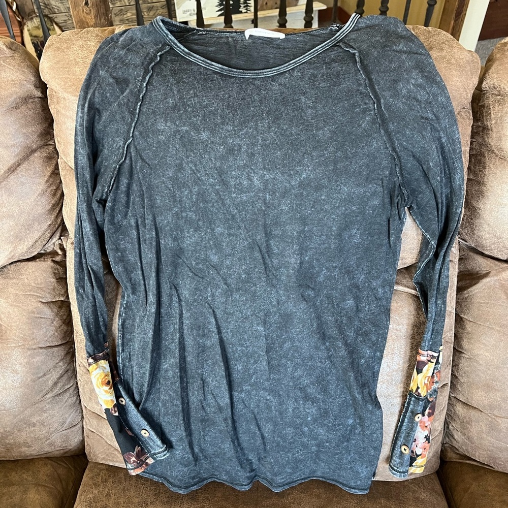 Hailey & Co. - L long sleeve